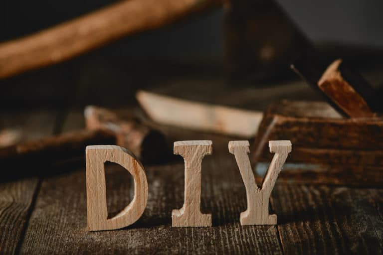 DIY Homemade Wood Sign Projects For Beginners