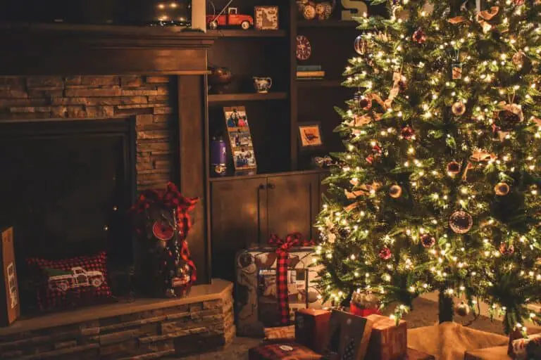 27+ Festive Farmhouse Christmas Decor Ideas